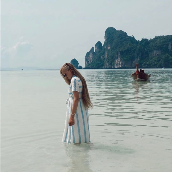 | M E E T  M E | - Picture 2 of 5